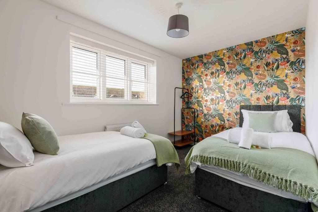 2 Bedroom House-Driveway - Bournemouth Hospital - Long Stay Discounts - Lima Apartments Ltd Zewnętrze zdjęcie