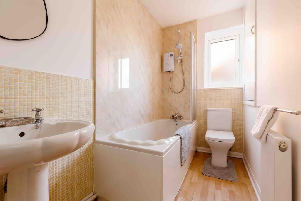 2 Bedroom House-Driveway - Bournemouth Hospital - Long Stay Discounts - Lima Apartments Ltd Zewnętrze zdjęcie