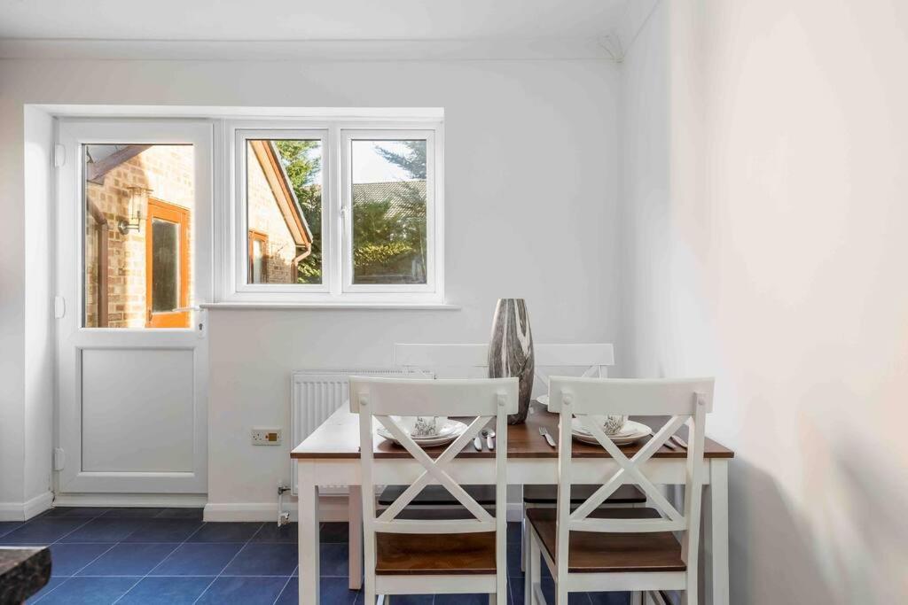 2 Bedroom House-Driveway - Bournemouth Hospital - Long Stay Discounts - Lima Apartments Ltd Zewnętrze zdjęcie