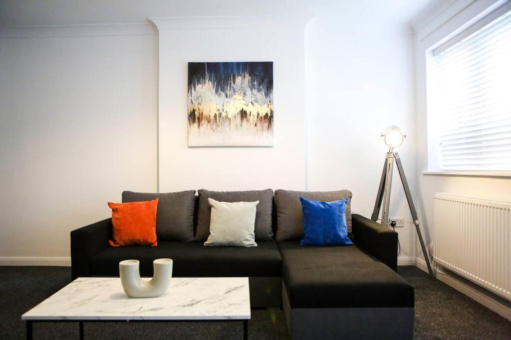 2 Bedroom House-Driveway - Bournemouth Hospital - Long Stay Discounts - Lima Apartments Ltd Zewnętrze zdjęcie